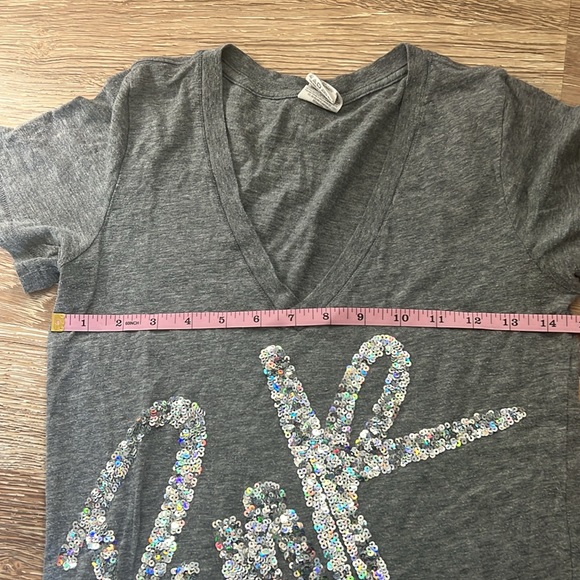Y2K Vintage Victoria’s Secret Pink sequence V-neck gray T-shirt women’s small - Picture 5 of 6